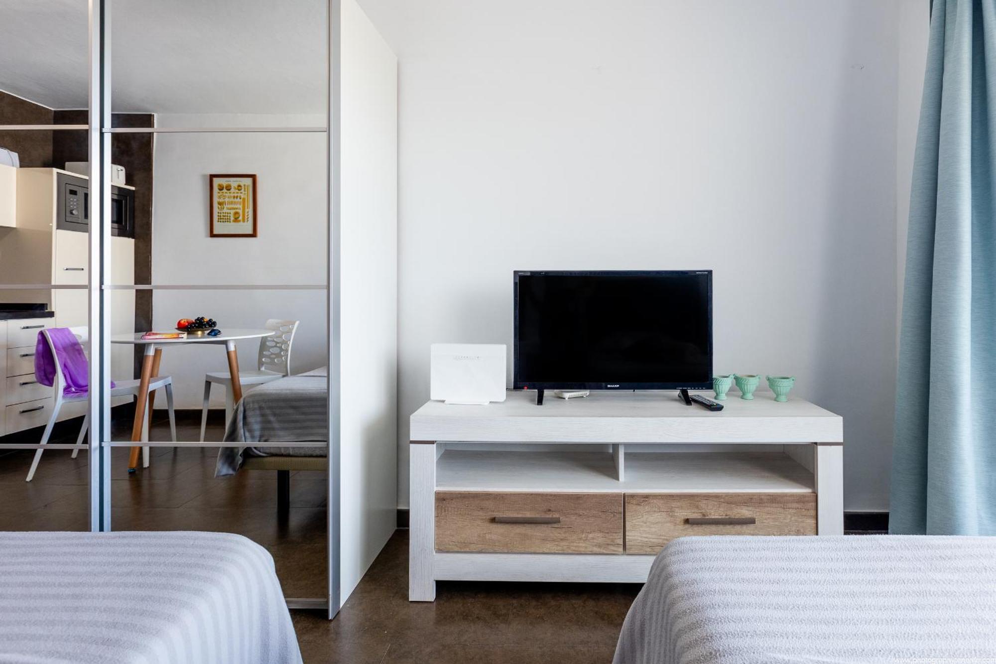 603 Comodoro Studio Beach Front Лос Кристианос Экстерьер фото